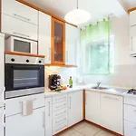 Two Bedroom With Sea View & Balcony Apartmán *