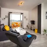 Apartmán Two Bedroom With Sea View & Balcony *