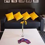 Two Bedroom With Sea View & Balcony Apartmán