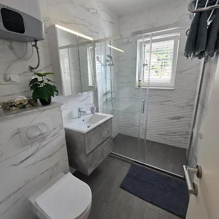 Apartment Two Bedroom With Sea View & Balcony