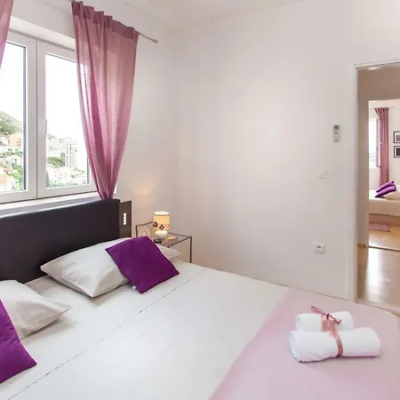 Two Bedroom With Sea View & Balcony 아파트