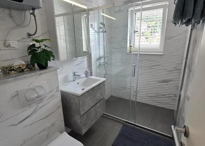 شقة Two Bedroom With Sea View & Balcony