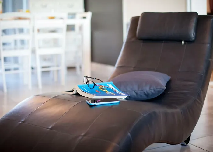 Two Bedroom With Sea View & Balcony Apartmán