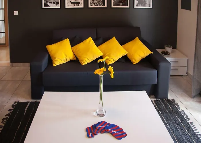 Two Bedroom With Sea View & Balcony Apartmán