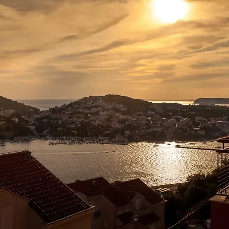 Lägenhet Two Bedroom With Sea View & Balcony *