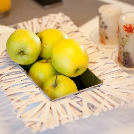 Lägenhet Two Bedroom With Sea View & Balcony *