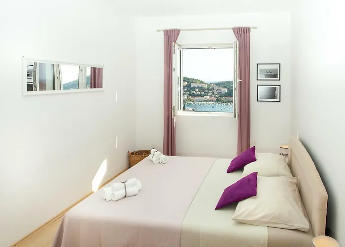 Two Bedroom With Sea View & Balcony * 두브로브니크