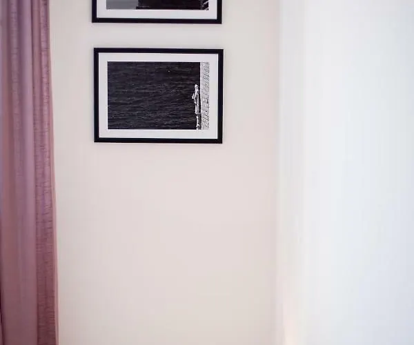 Two Bedroom With Sea View & Balcony 아파트 *
